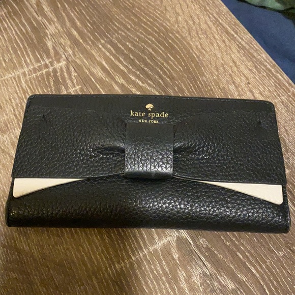 LIKE NEW! Kate Spade Stacy Bow Wallet - Picture 7 of 7